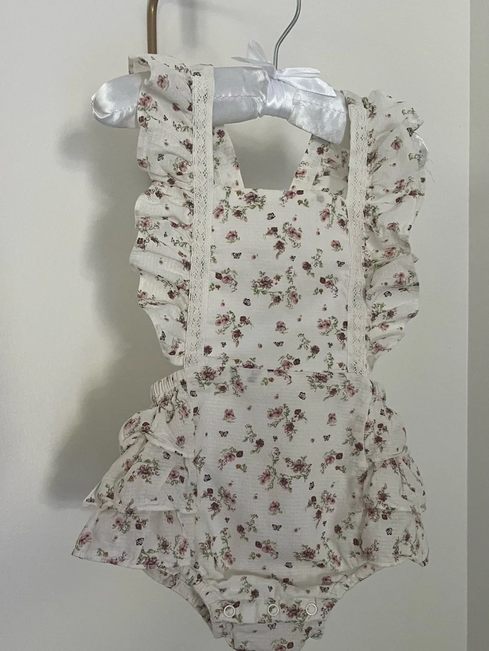 Jamie Kay White and pink floral ruffled bubble romper size 6-12 months